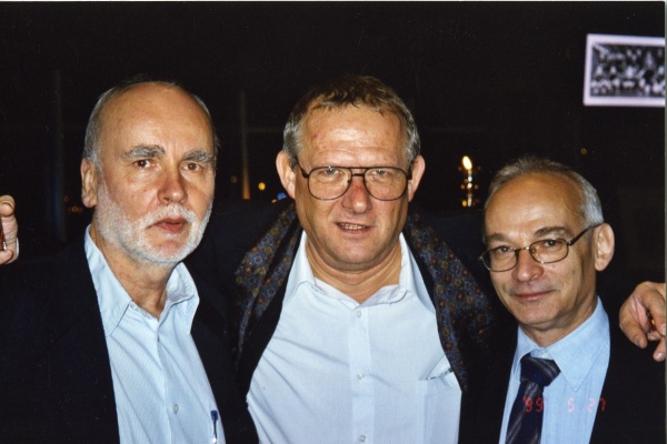 Adam Zagajewski z Adamem Michnikiem i Janem Lityńskim